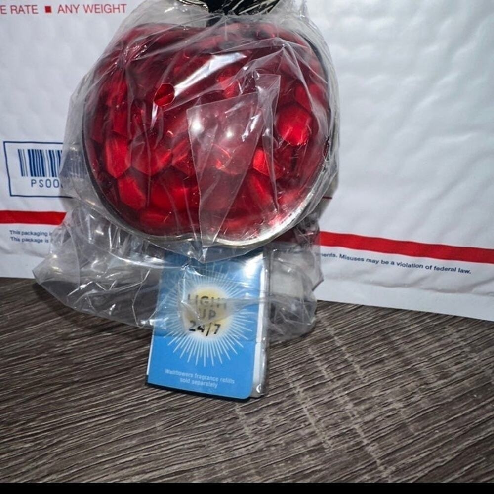 Bath and Body Works wallflower Fiber Optic Apple‎ Nightlight plug in